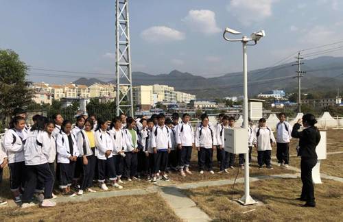 迎接世界气象日 “智慧气象”进校园
