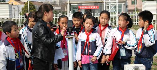 迎接世界气象日 “智慧气象”进校园